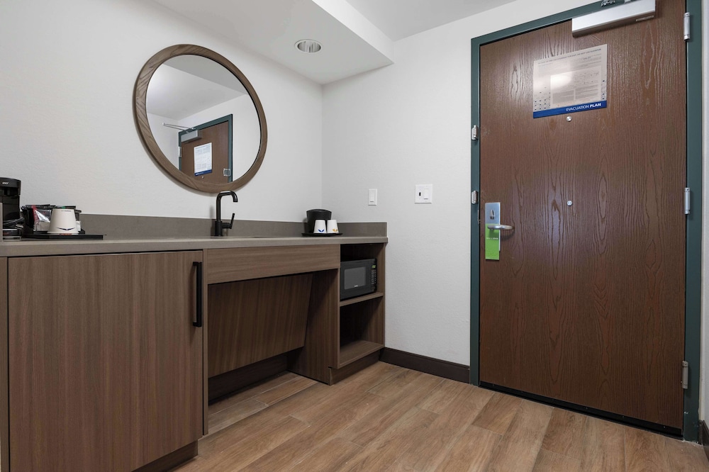 Hampton Inn & Suites Lake George - photo 37