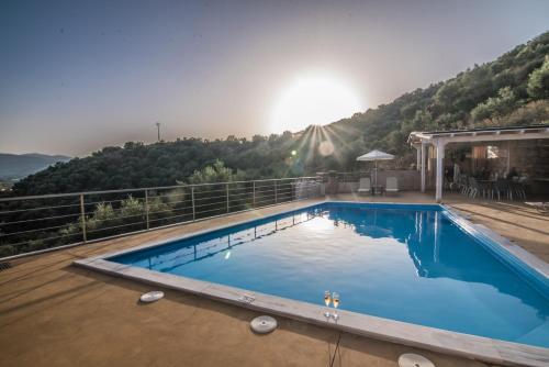Aksos Suites Accessible Accommodation — 4-Star Luxury Hotel in Perivolia, Greece