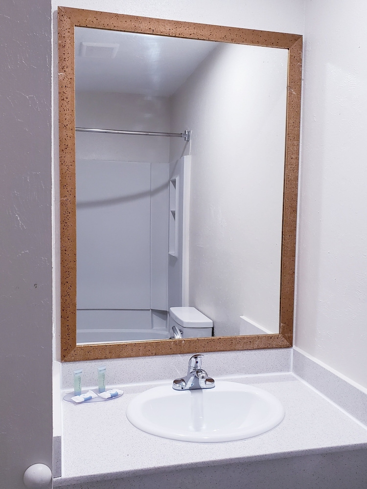 Clear Lakes Inn - photo 20