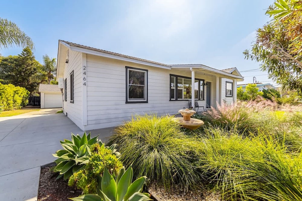 Coastal Palm Haven With Hot Tub — Carlsbad