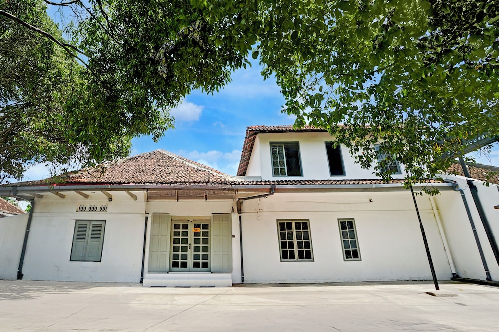 Hotel O Nawangwulan — hotel in Kediri