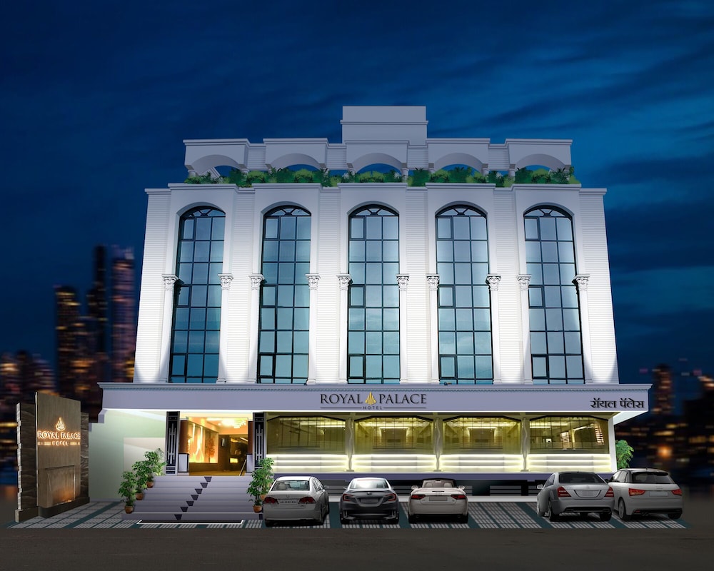 Hotel Royal Palace — hotel in Jalgaon