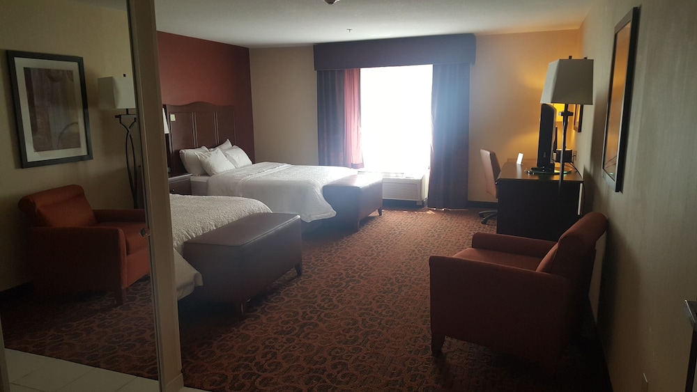 Hampton Inn & Suites Peru - photo 12