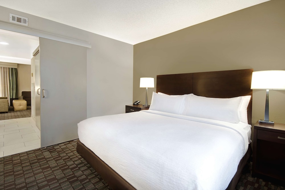 Embassy Suites by Hilton Jacksonville Baymeadows - photo 29