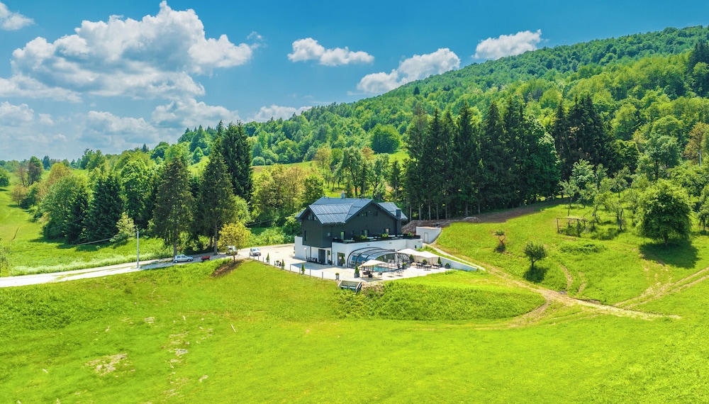 Resort Stribor Gorski kotar — hotel in Ogulin