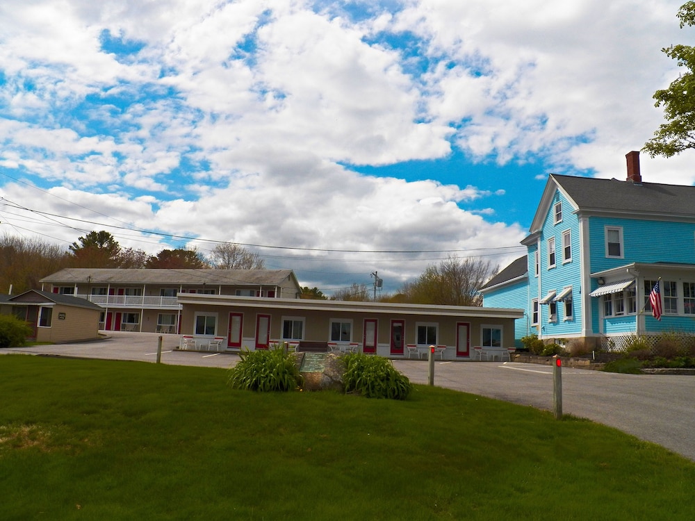 Coast Village Inn & Cottages - photo 42