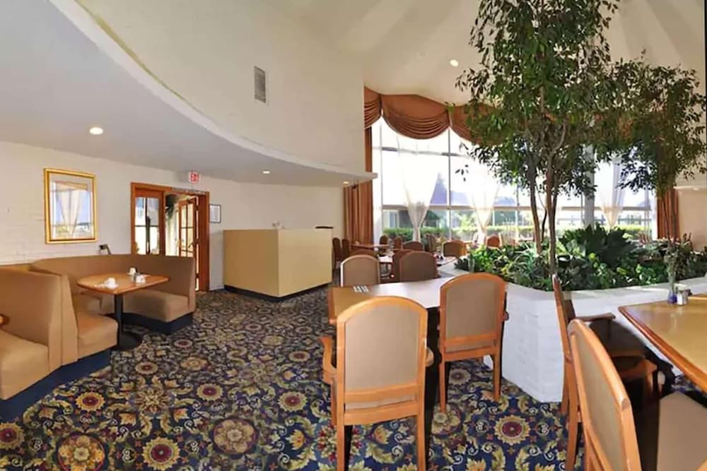 Days Inn by Wyndham Stockton - photo 26