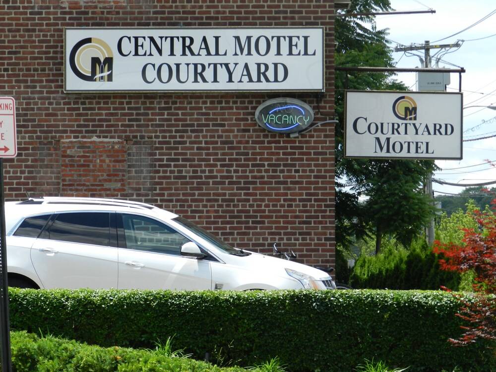Central Motel Court Yard - photo 101