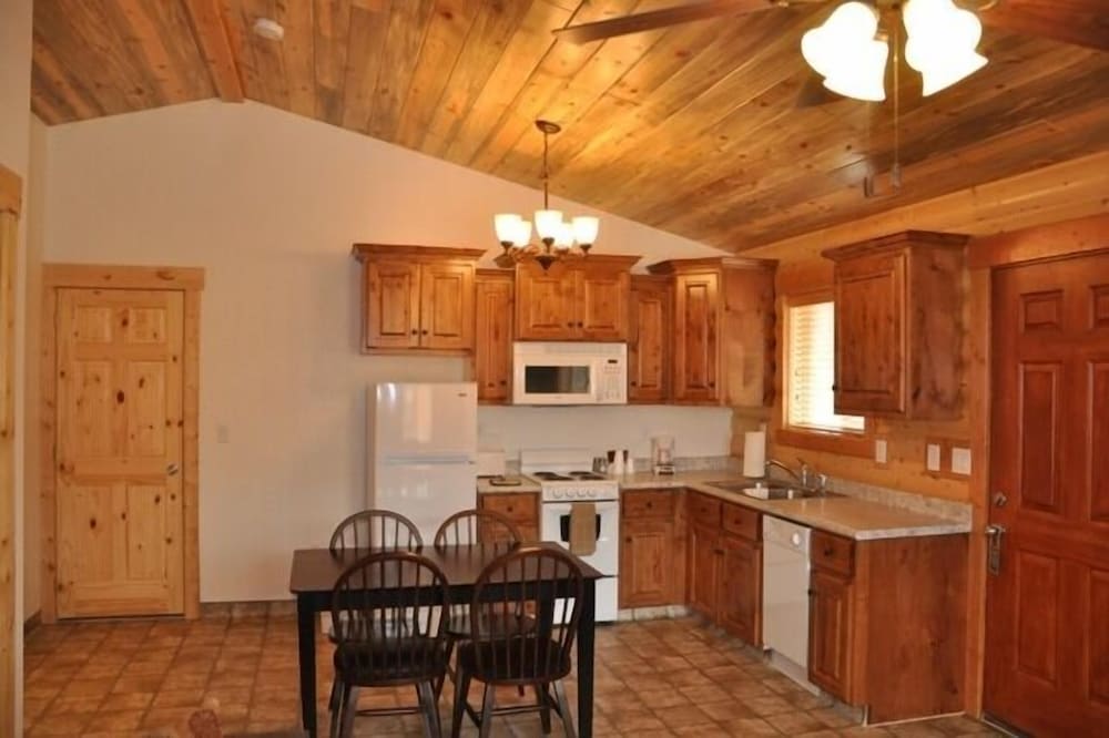 Bryce Country Cabins - photo 27