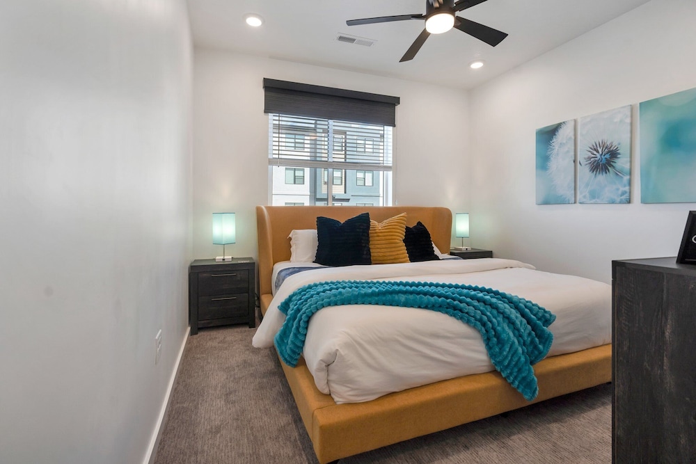 Luxury Oasis Water Park Priv Roof Tub in Hurricane, United States