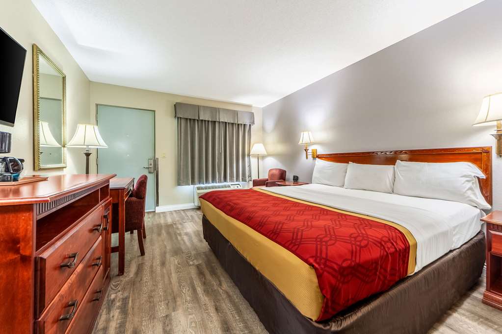 Econo Lodge Lincoln - photo 21