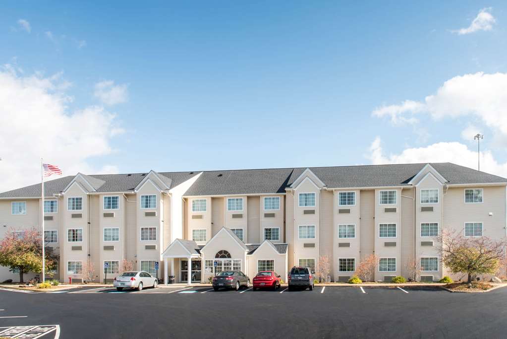 Microtel Inn & Suites by Wyndham North Canton — hotel in North Canton