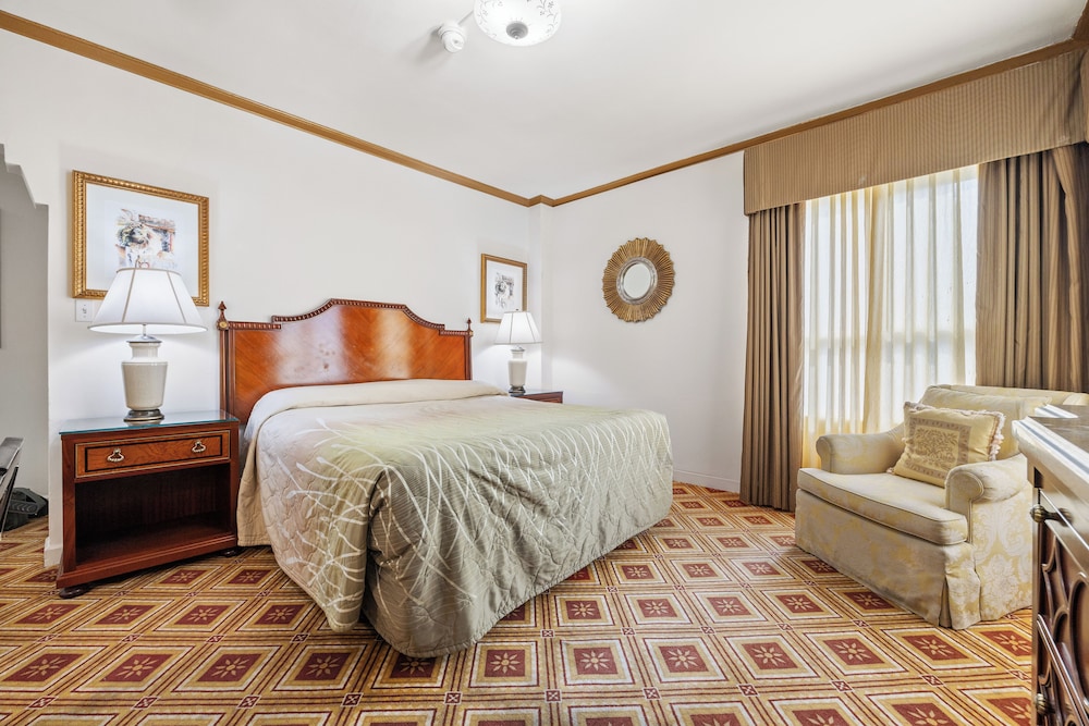 Embassy Hotel - photo 43