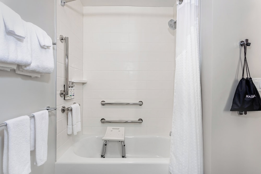 Holiday Inn Express & Suites Miramar - photo 15