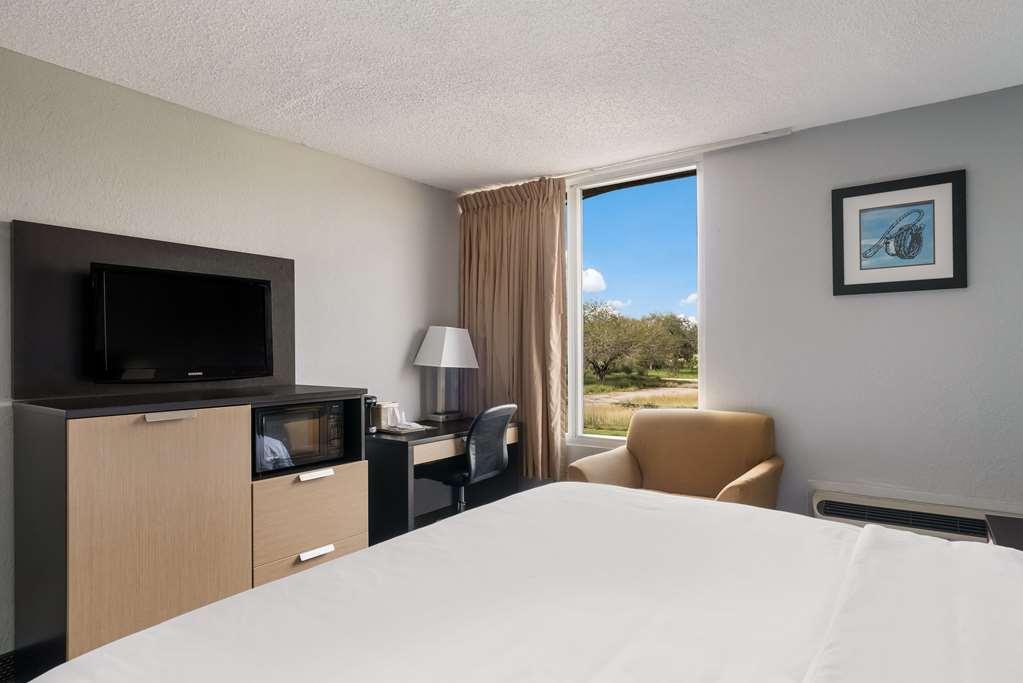 Quality Inn Alice - photo 18