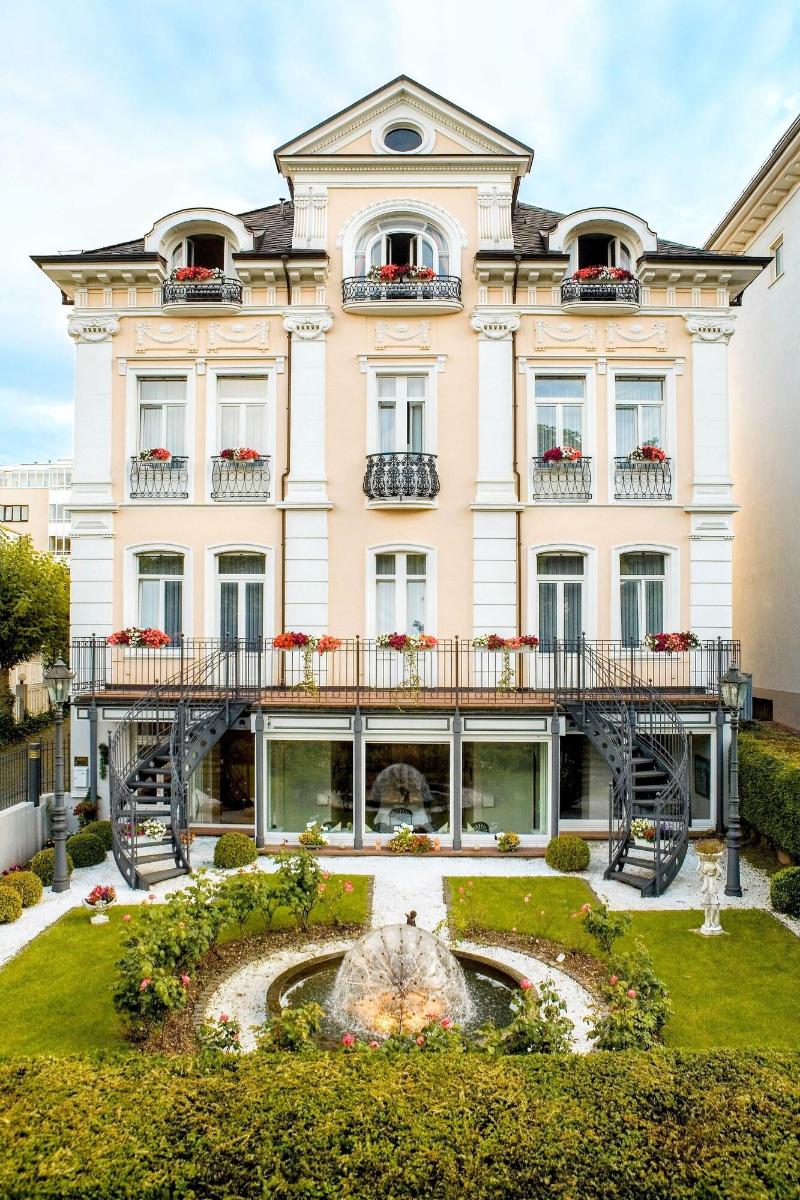 Hotel Villa am Kurpark — carbon neutral stay, Bad Homburg Vor Der Hoehe