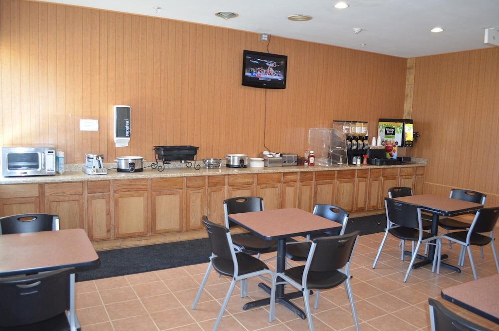 Knights Inn Quincy - photo 21