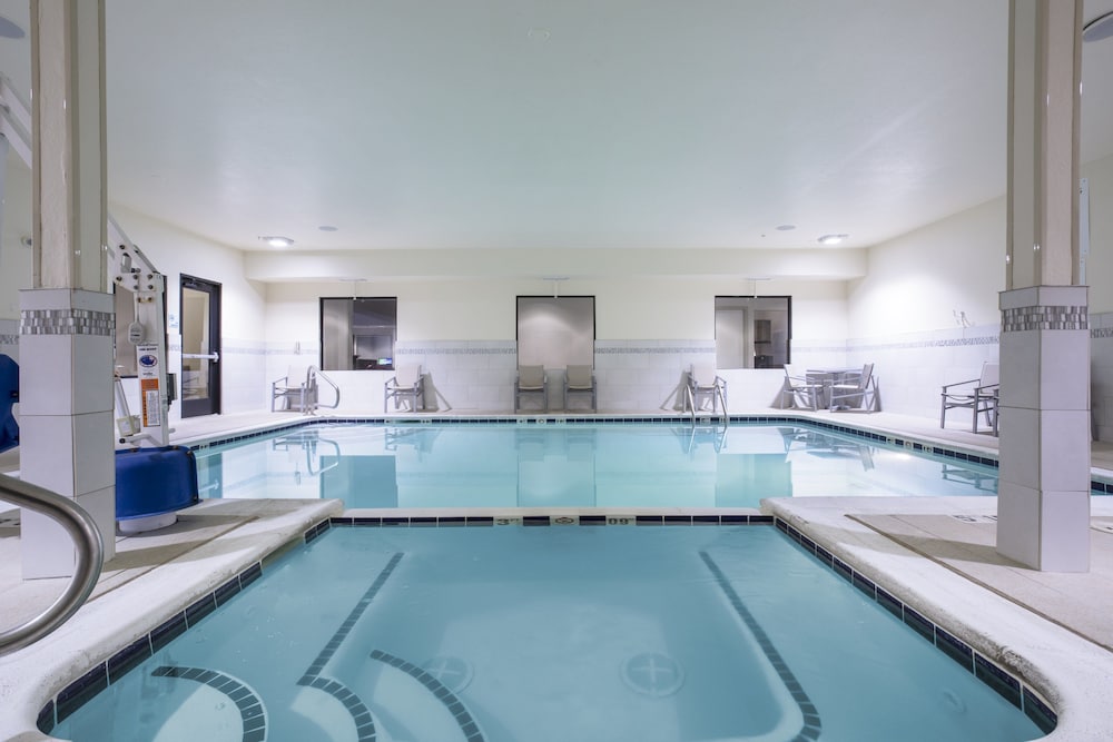 Holiday Inn Express Kansas City at the Legends by IHG - photo 18