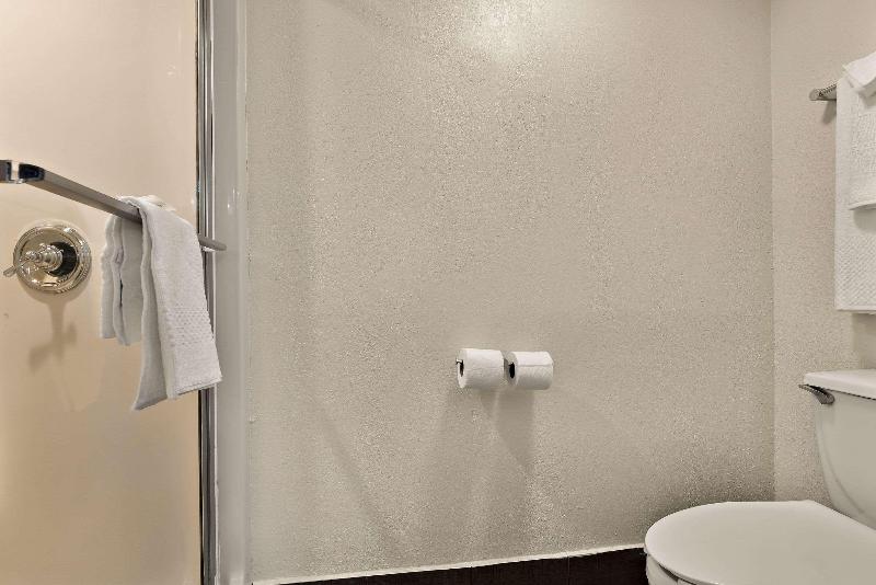Quality Inn Memphis Northeast Near I 40 - photo 25