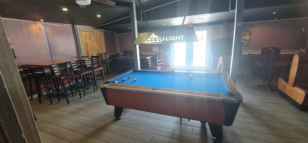 Werry s Cottages Motel & Pub by OYO East Stroudsburg Poconos - photo 13
