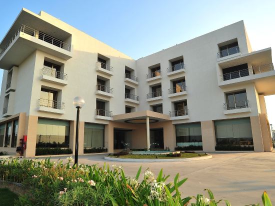 Le Tokyo Hotel Sanand
