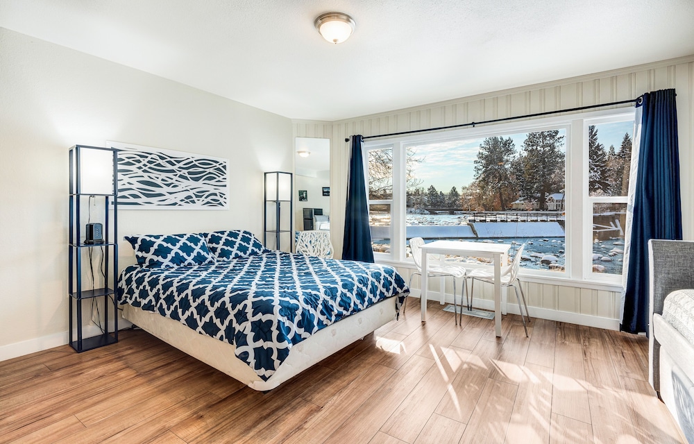 Bend Riverside Inn & Suites - photo 10