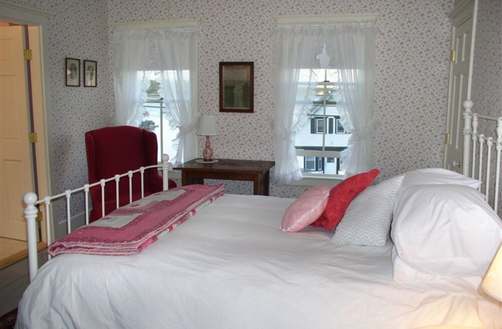 Elsa's Inn on the Harbor - photo 8