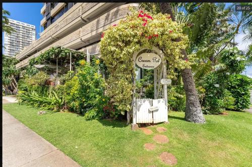 Diamond Ocean and Canal view Affordable Family House7person in Honolulu, United States