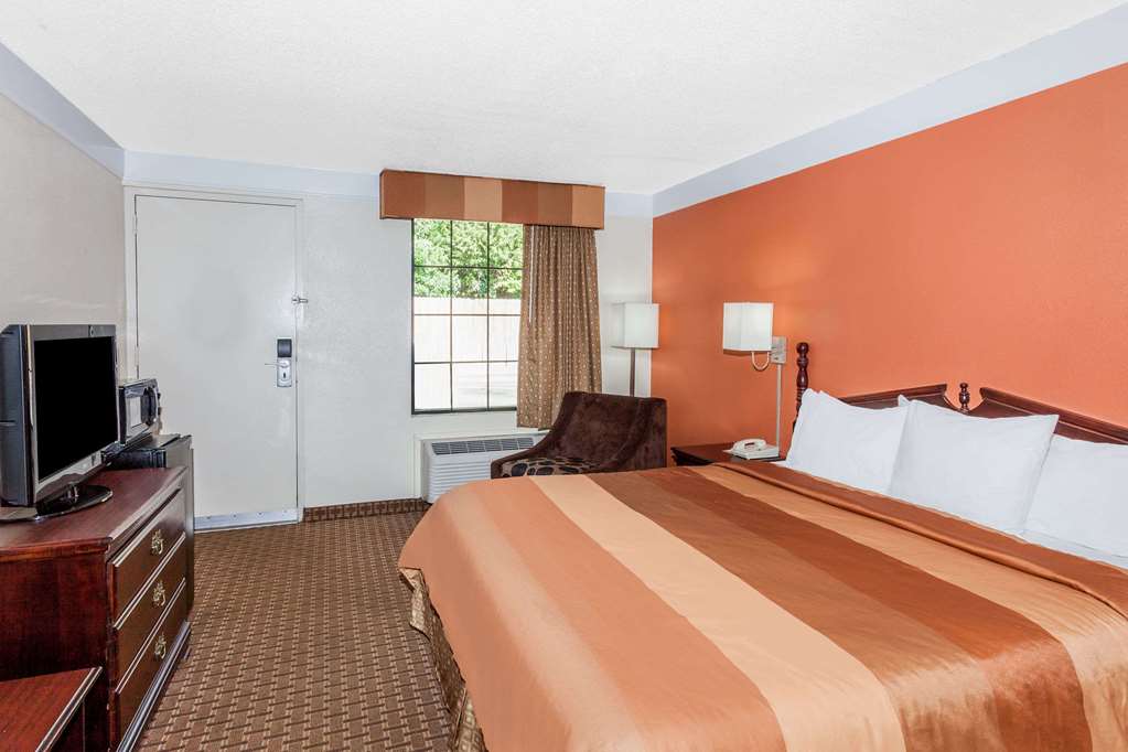 Days Inn by Wyndham Dalton - photo 8
