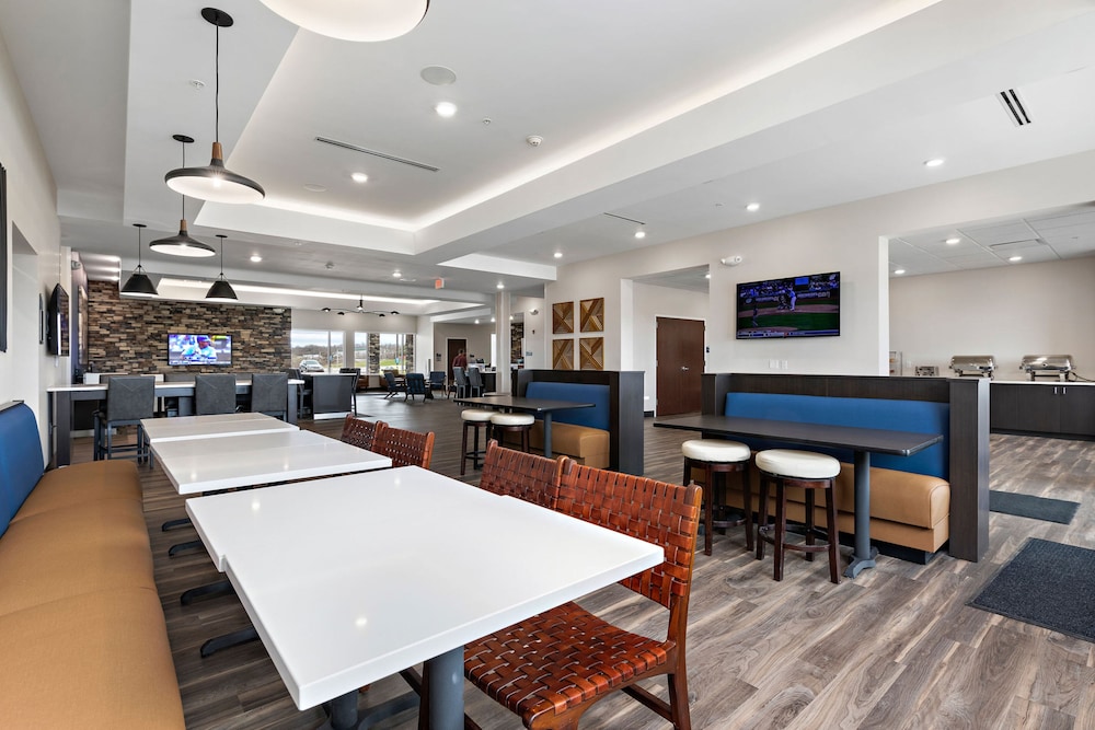 Holiday Inn Exp Parkville - photo 72