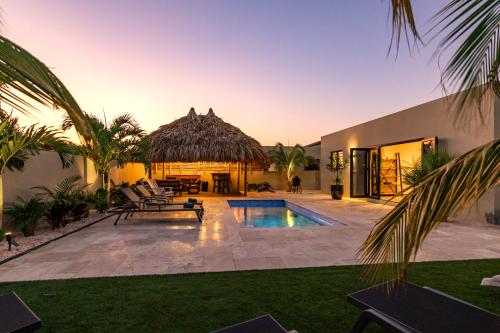 Villa Mambo Royale — 4-Star Luxury Hotel in Willemstad, CURAÇAO