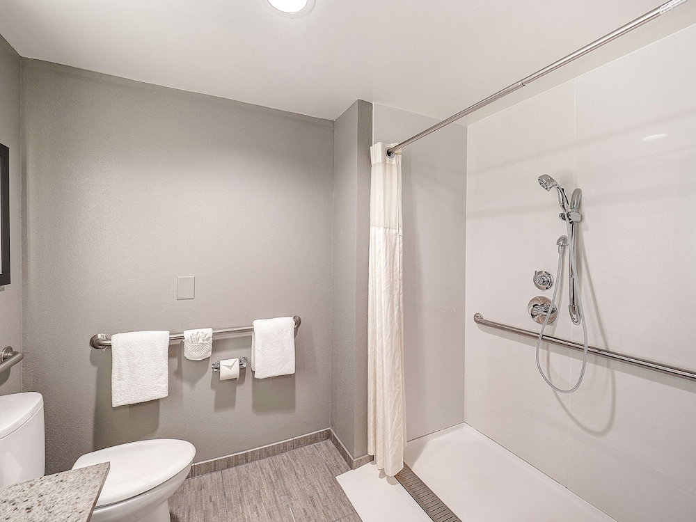 DoubleTree by Hilton Hotel Bloomington - photo 23