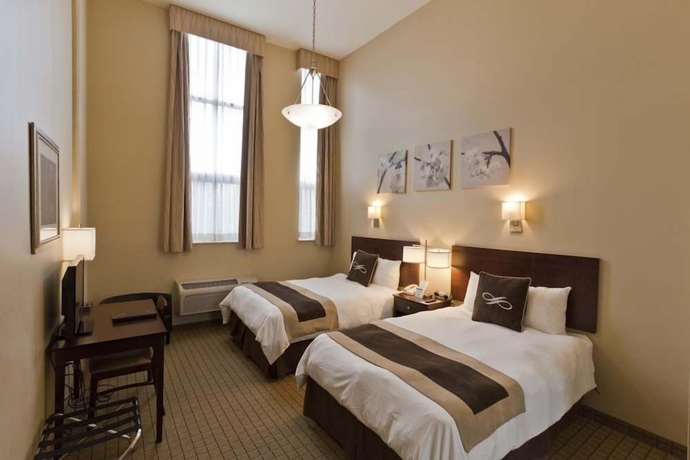 Pointe Plaza Hotel - photo 11