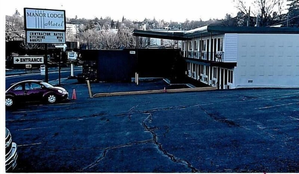 Pine Lodge Motel - photo 3