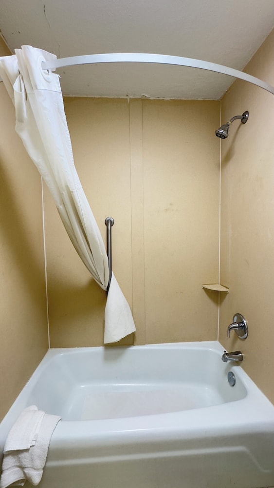 Quality Inn & Suites McDonough South I 75 - photo 10
