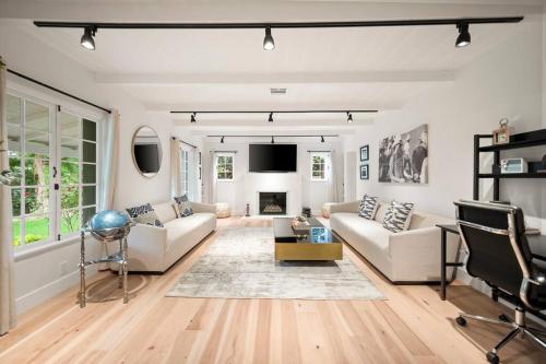 Chic 3BR Oasis in Studio City:Toluca Lake Adjacent in Los Angeles, United States