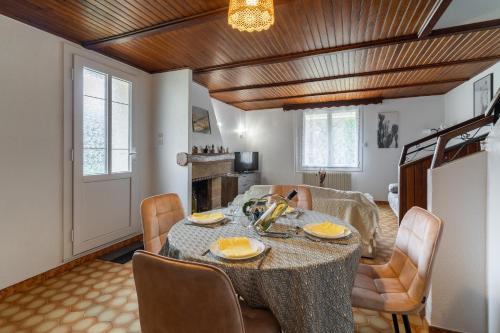 Sainte Victoire A 20min de Aix en Provence in Rousset, France