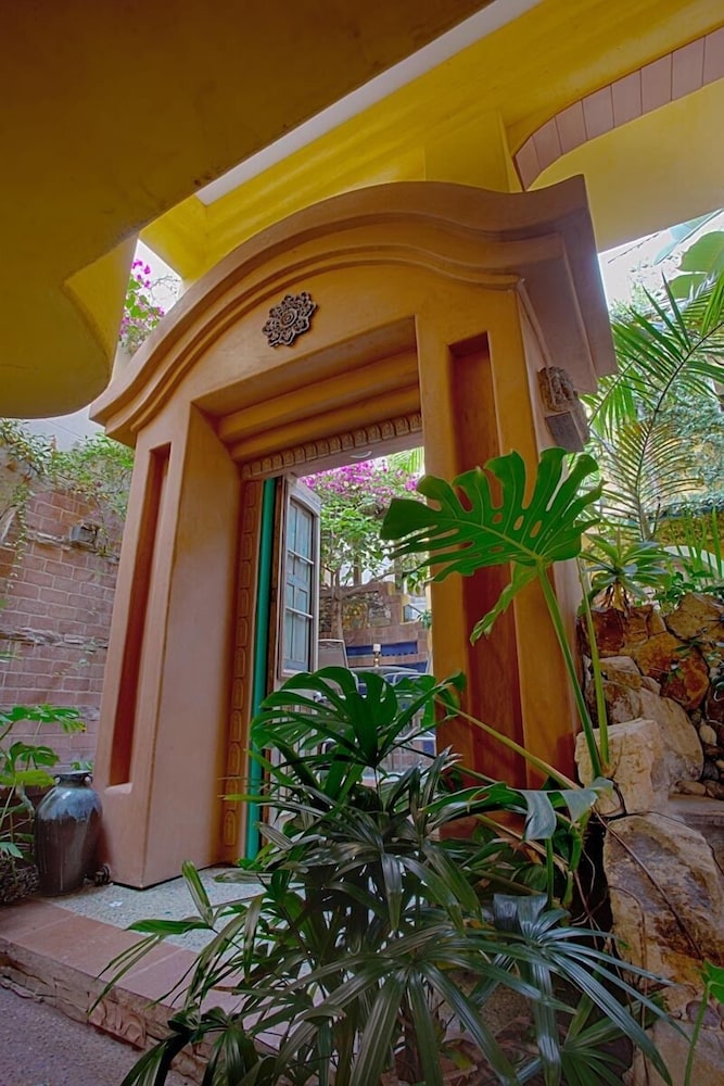 Secret Garden Inn 4953406 — Del Mar