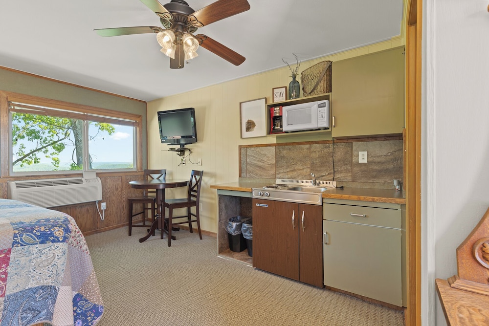 Beaver Lakeview Resort - photo 10