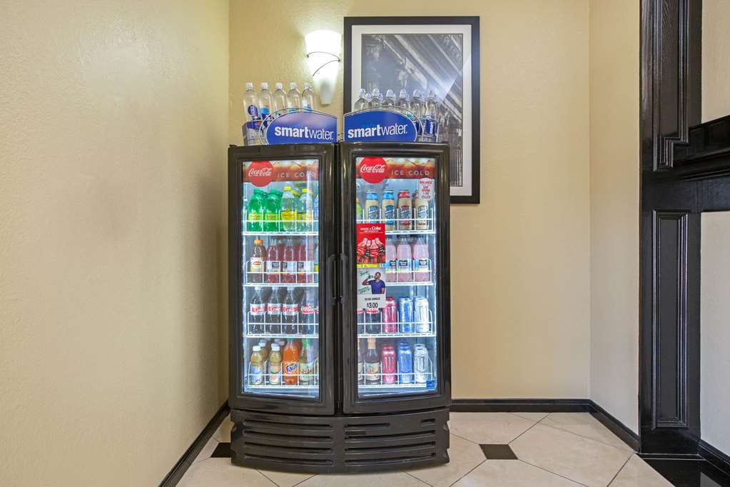 La Quinta Inn & Suites by Wyndham Pearland Houston South - photo 49