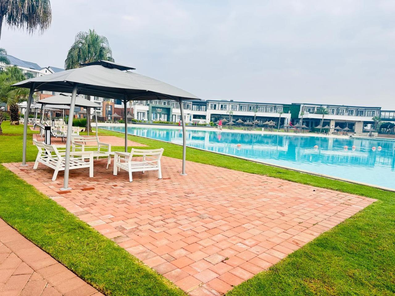 Three Bedrooms Apartment at the Blyde Lagoons Pta — 4-Star Luxury Hotel in Pretoria, South Africa