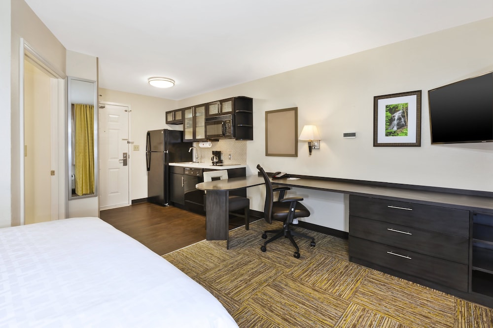 Candlewood Suites Huntersville by IHG - photo 10