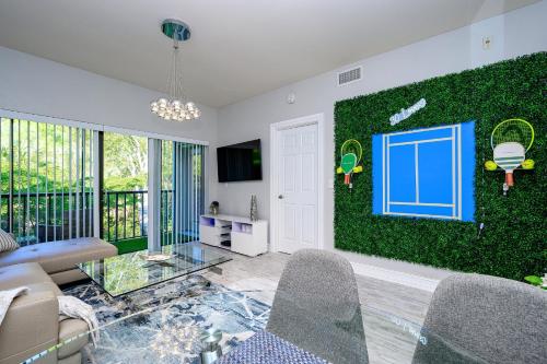 World Tennis Club 726 Tennis Swimming Pool Close to Beach and Restaurants — 4-Star Luxury Hotel in Naples, United States