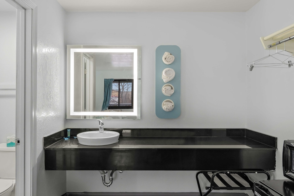 Americas Best Value Inn Bangor - photo 18