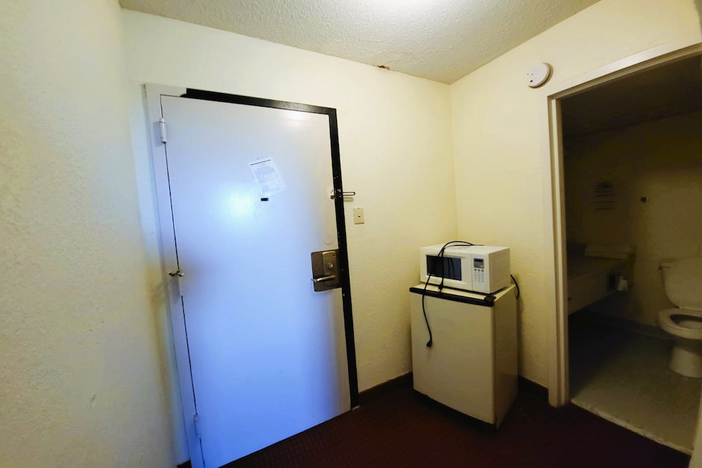USA Inn Junction City Near Fort Riley - photo 35
