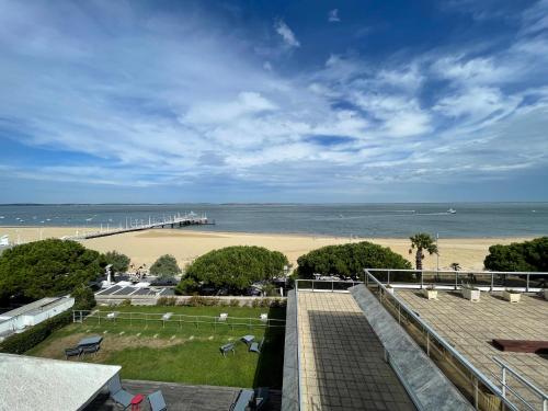 Apartment Rdc Face Mer Avec Jardinet — 4-Star Luxury Hotel in Arcachon, France