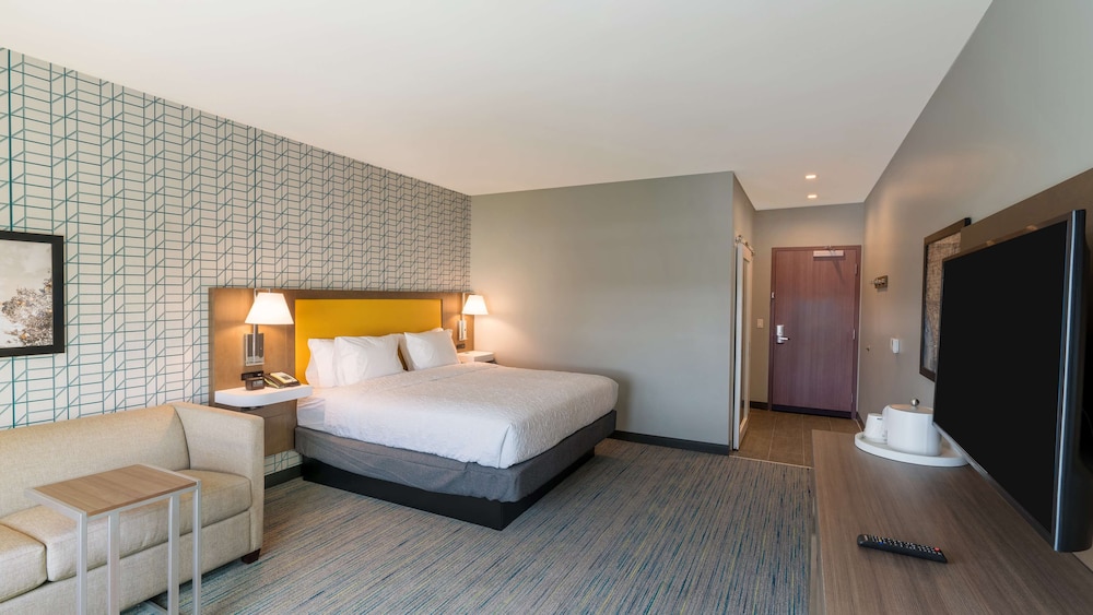 Hampton Inn Riverside Downtown - photo 12
