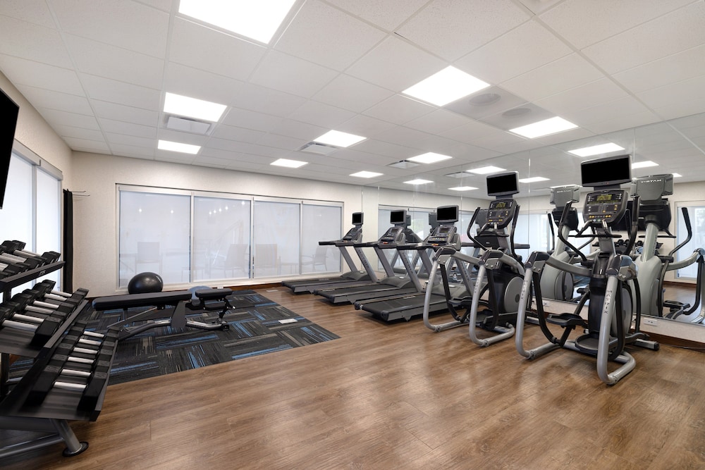 Holiday Inn Express & Suites Detroit Dearborn by IHG - photo 45