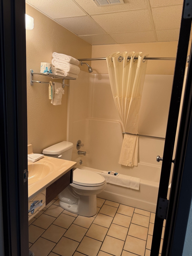 Americas Best Value Inn Torrington - photo 16