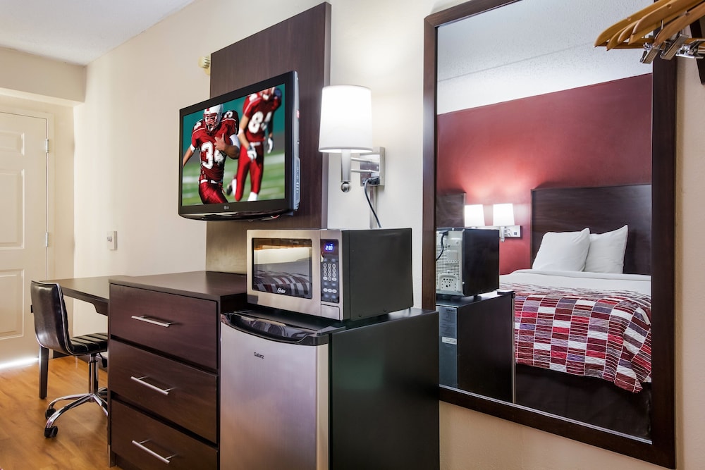 Red Roof Inn Shelbyville - photo 11